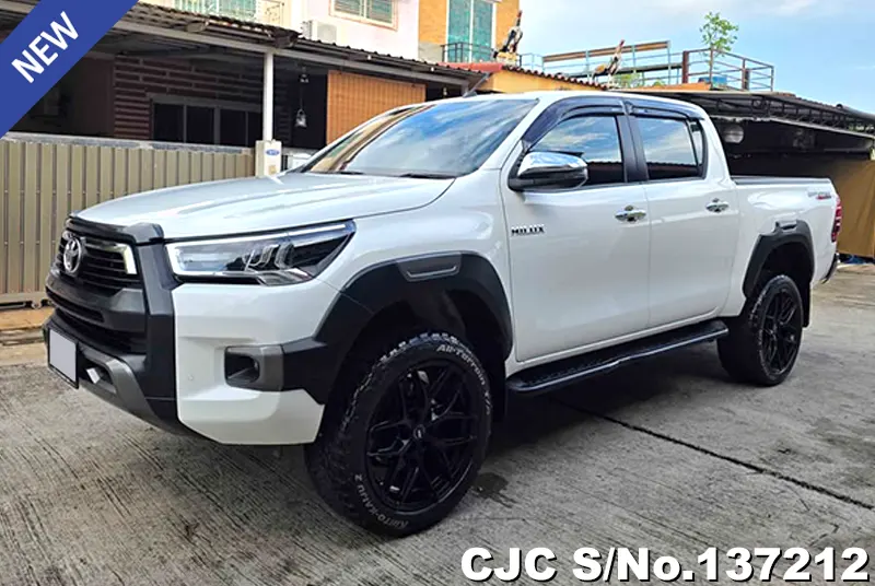 Toyota Hilux in White for Sale Image 3