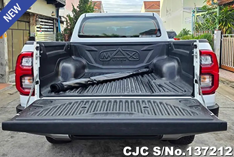 Toyota Hilux in White for Sale Image 6