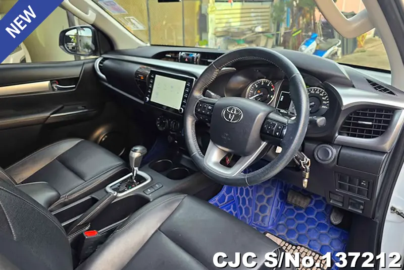 Toyota Hilux in White for Sale Image 7