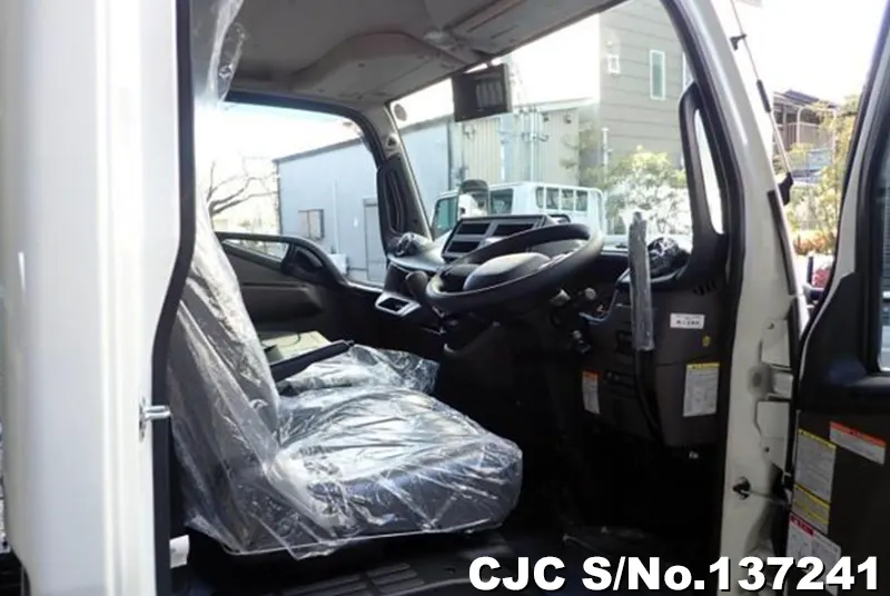 2025 Mitsubishi / Canter Stock No. 137241