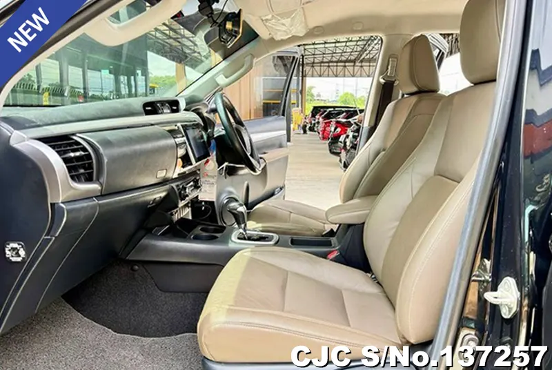 2016 Toyota / Hilux / Revo Stock No. 137257