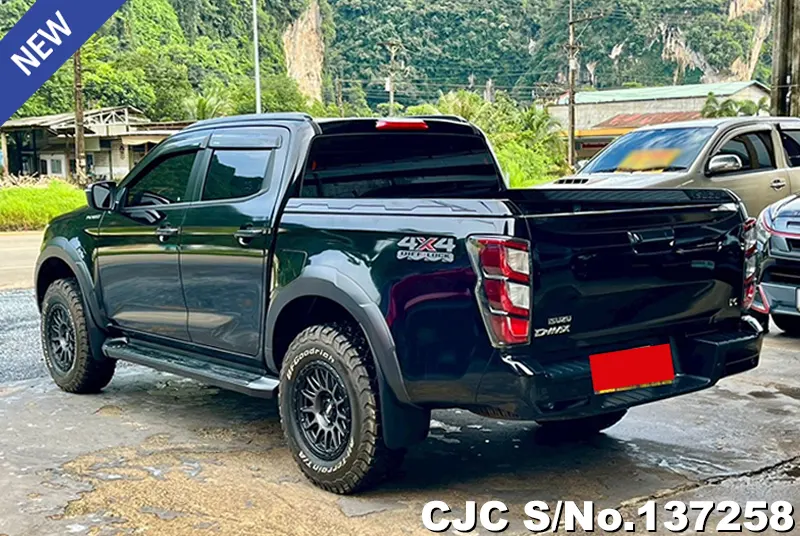 Isuzu D-Max in Black for Sale Image 1