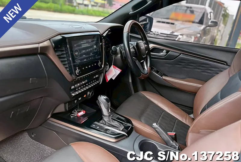 Isuzu D-Max in Black for Sale Image 9