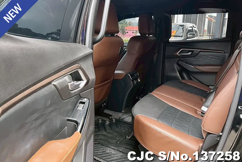 Isuzu D-Max in Black for Sale Image 10