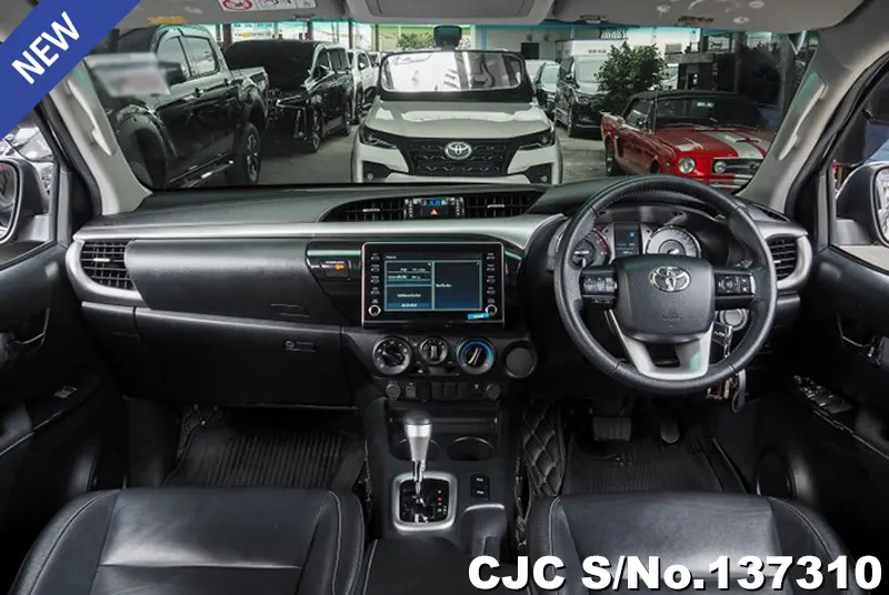Toyota Hilux in Gray for Sale Image 4