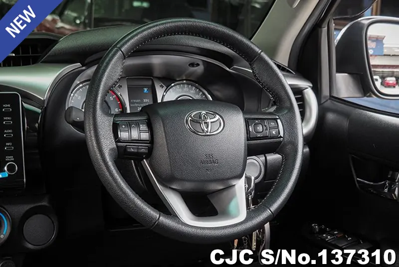 Toyota Hilux in Gray for Sale Image 7