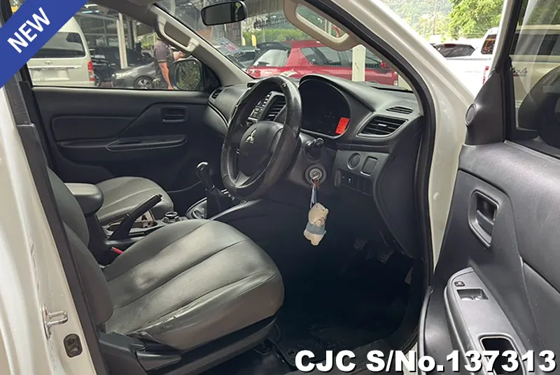 2020 Mitsubishi / Triton Stock No. 137313