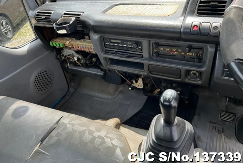 2005 Isuzu / Elf Stock No. 137339