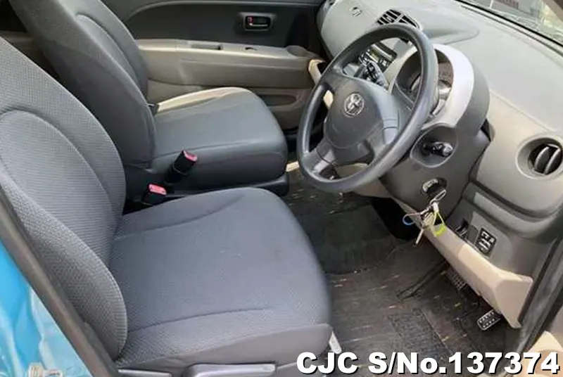 2005 Toyota / Passo Stock No. 137374