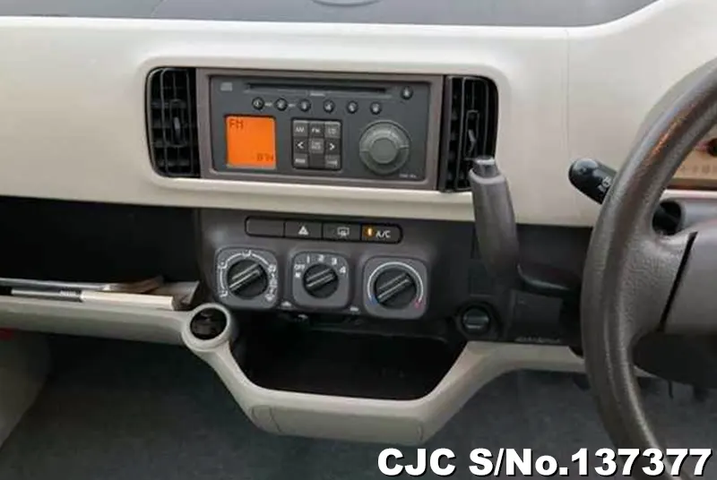 2010 Toyota / Passo Stock No. 137377