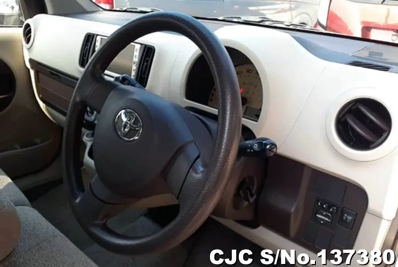 2010 Toyota / Passo Stock No. 137380