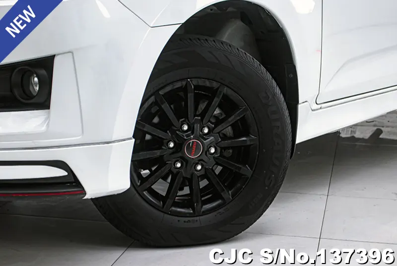 Isuzu D-Max in White for Sale Image 11