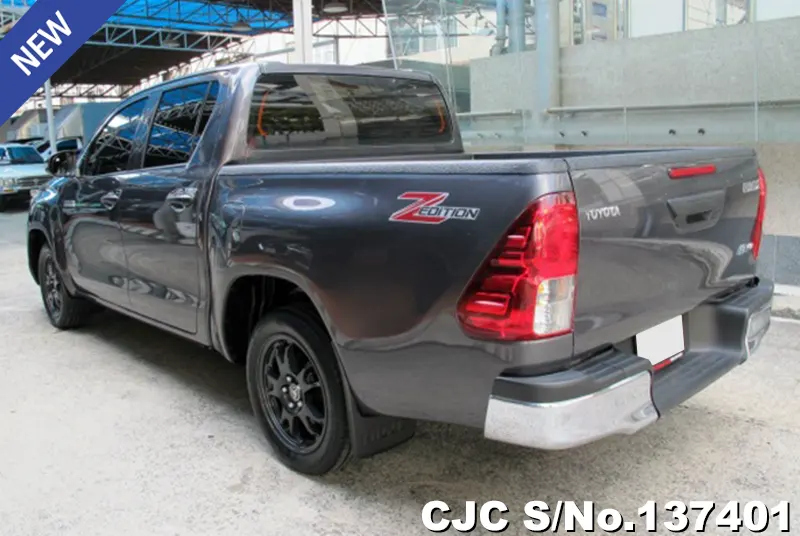 Toyota Hilux in Gray for Sale Image 1