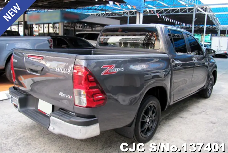 Toyota Hilux in Gray for Sale Image 2