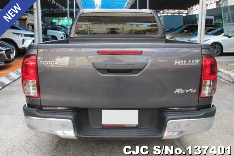 Toyota Hilux in Gray for Sale Image 5