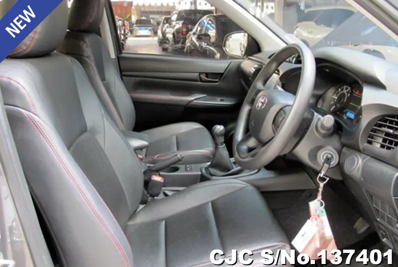 Toyota Hilux in Gray for Sale Image 7
