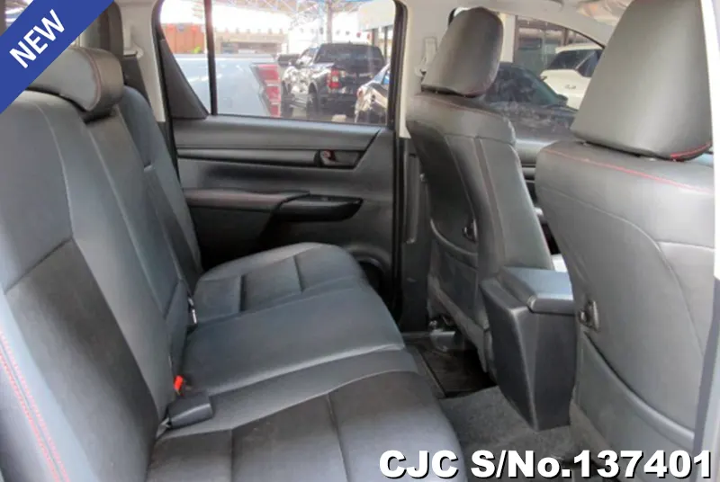 Toyota Hilux in Gray for Sale Image 9