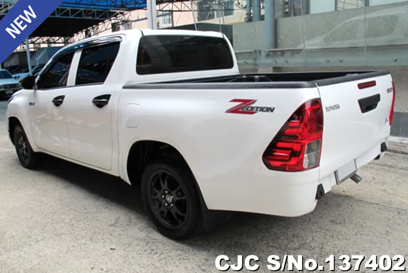 Toyota Hilux in White for Sale Image 1