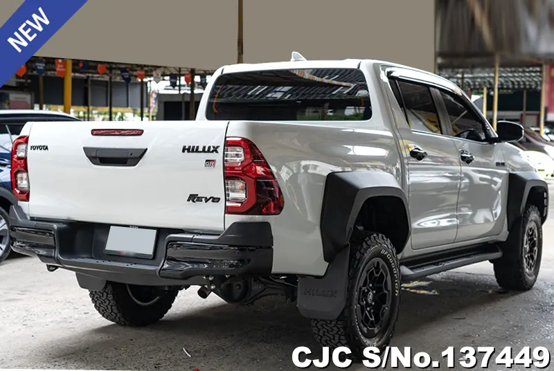 Toyota Hilux in White for Sale Image 2