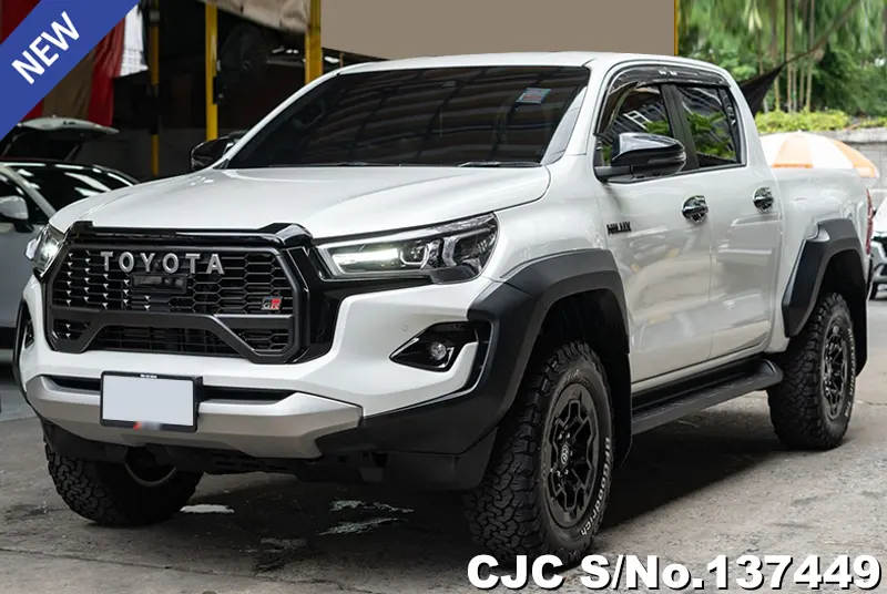 Toyota Hilux in White for Sale Image 3