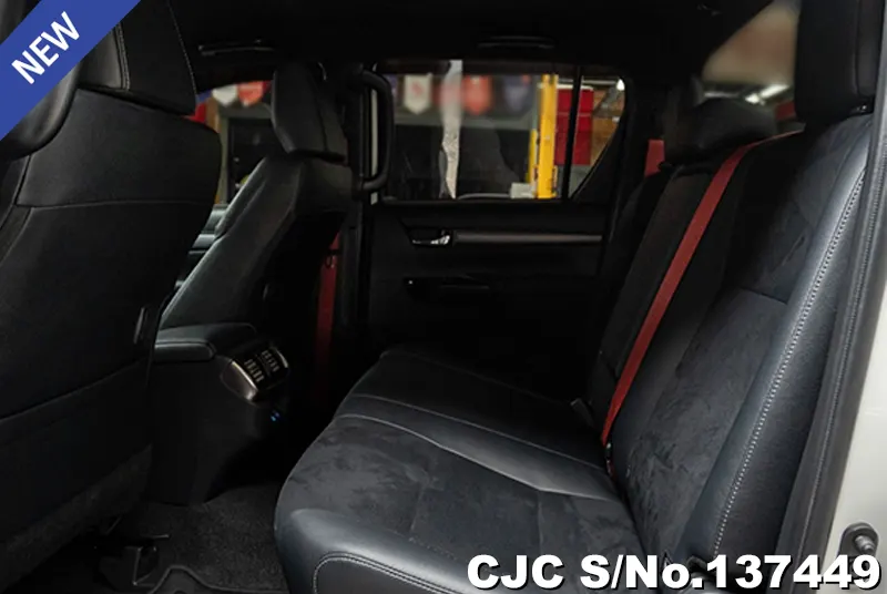 Toyota Hilux in White for Sale Image 9