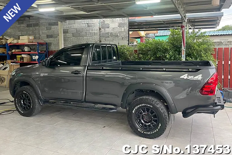 Toyota Hilux in Gray for Sale Image 1