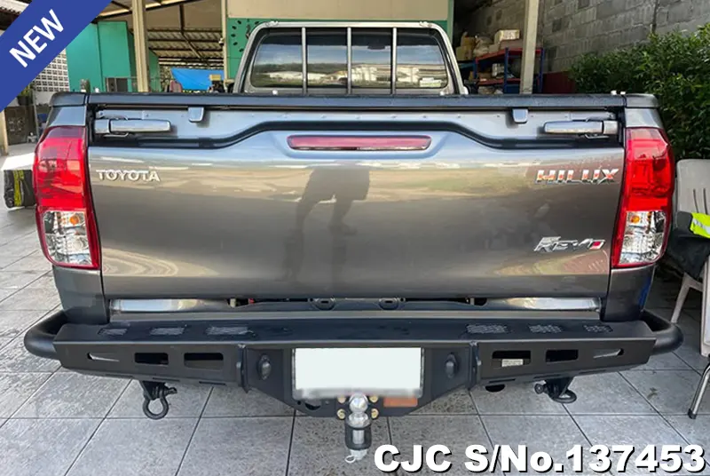 Toyota Hilux in Gray for Sale Image 2