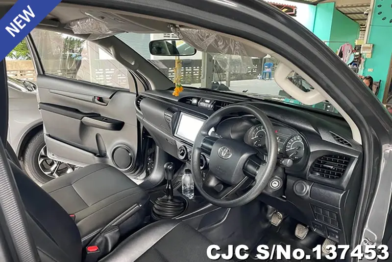 Toyota Hilux in Gray for Sale Image 3