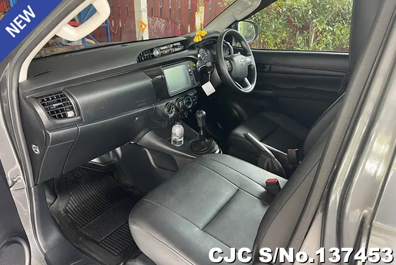 Toyota Hilux in Gray for Sale Image 4