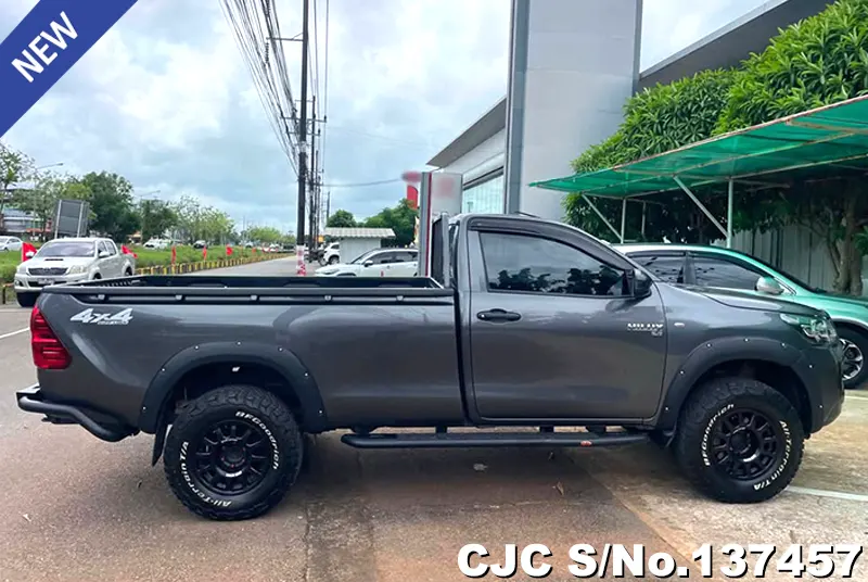 Toyota Hilux in Gray for Sale Image 4