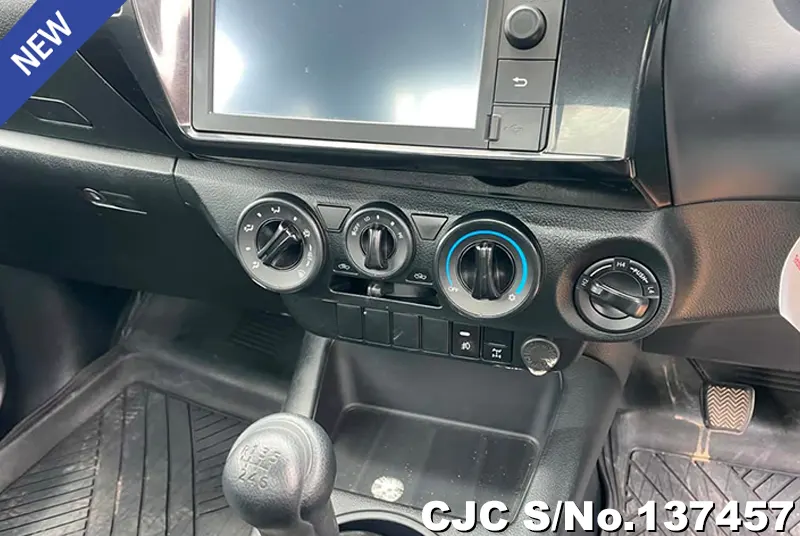 Toyota Hilux in Gray for Sale Image 8