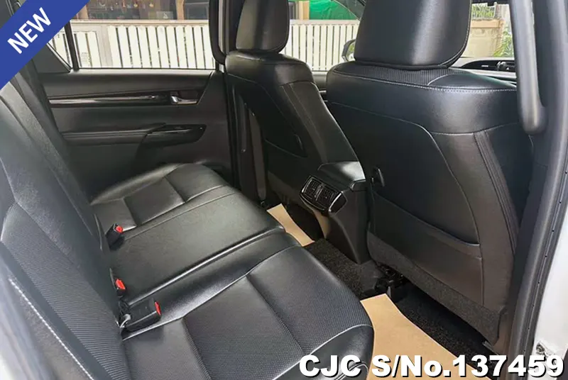 Toyota Hilux in White for Sale Image 10