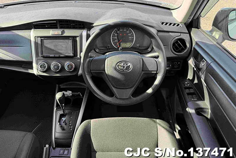 Toyota Corolla Fielder in Silver for Sale Image 9