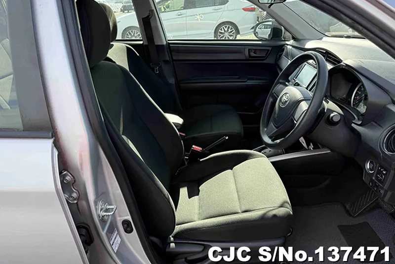 Toyota Corolla Fielder in Silver for Sale Image 10
