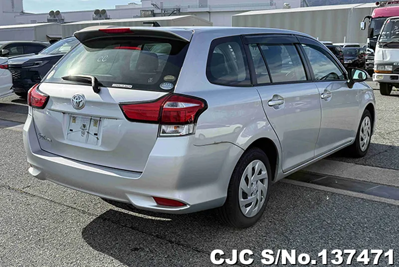 Toyota Corolla Fielder in Silver for Sale Image 2