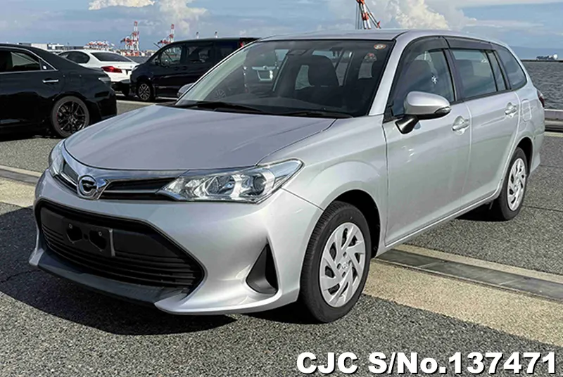 Toyota Corolla Fielder in Silver for Sale Image 3