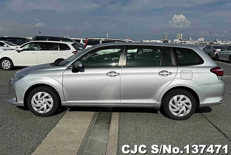 Toyota Corolla Fielder in Silver for Sale Image 7