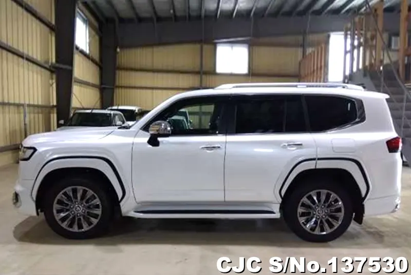 Toyota Land Cruiser in Pearl for Sale Image 3