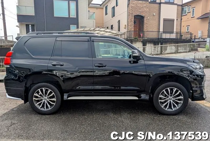Toyota Land Cruiser Prado in Black for Sale Image 4