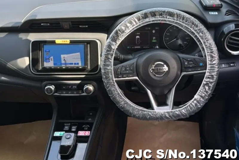Nissan Kicks in Pearl for Sale Image 3