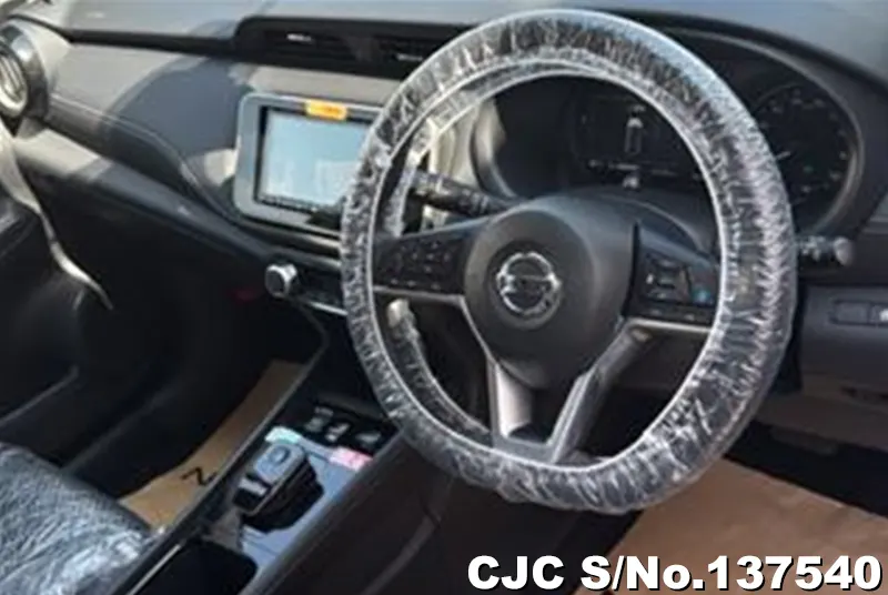 Nissan Kicks in Pearl for Sale Image 4