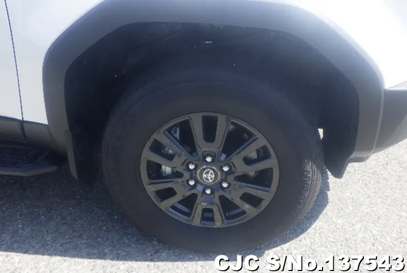 Toyota Land Cruiser 250 in Pearl for Sale Image 8