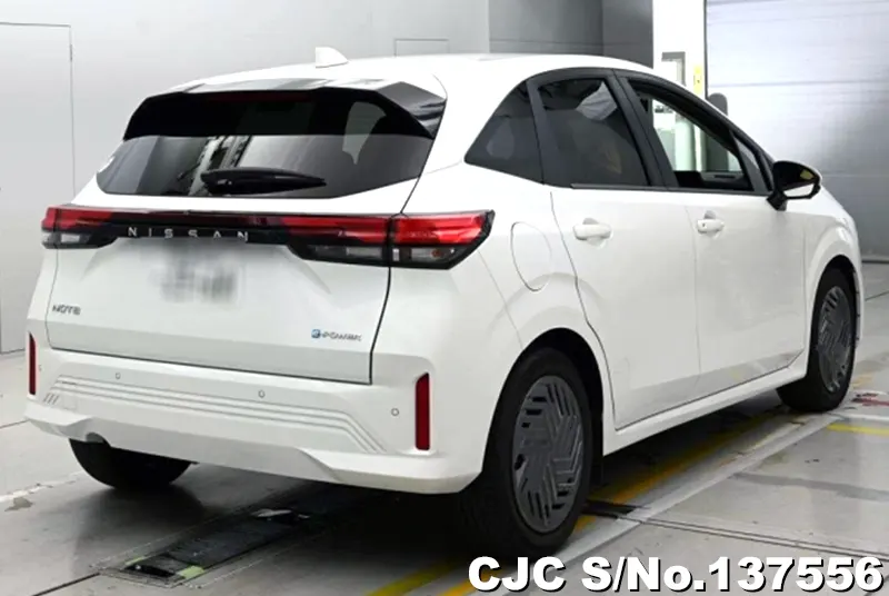 Nissan Note in White for Sale Image 2