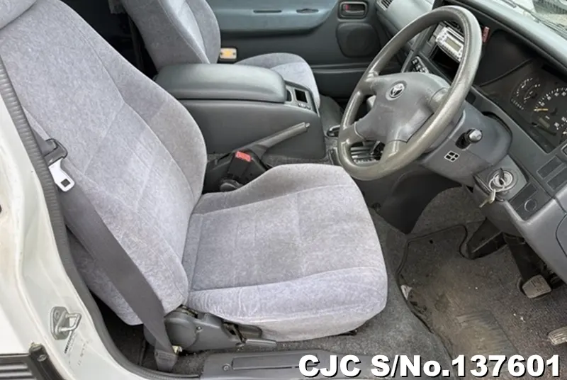 2002 Toyota / Hiace Stock No. 137601