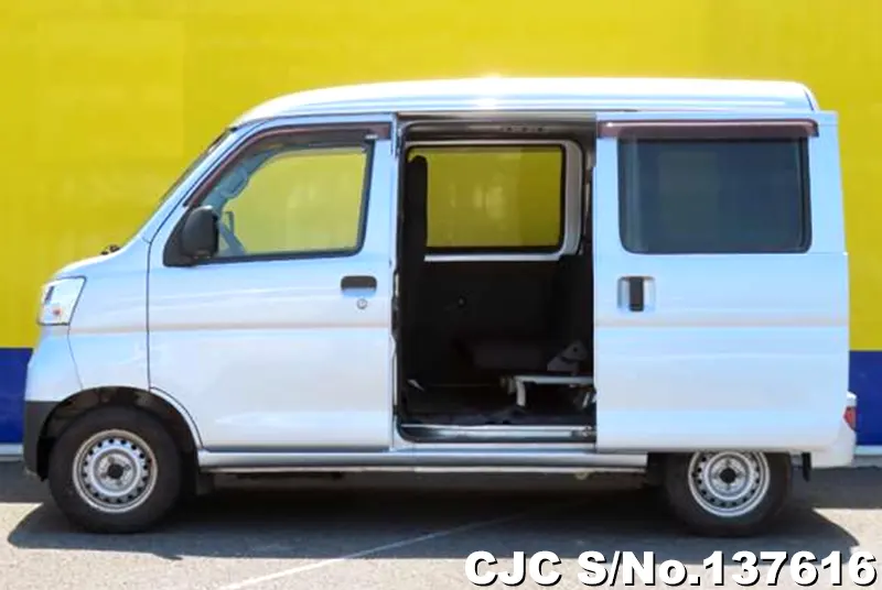 2021 Daihatsu / Hijet Stock No. 137616