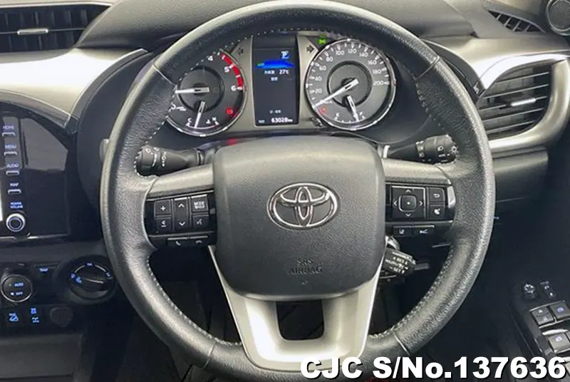 Toyota Hilux in White for Sale Image 2