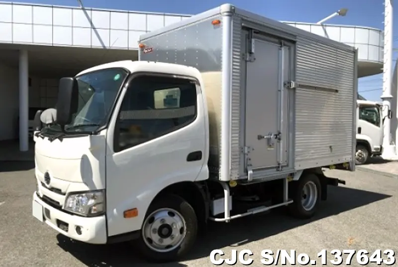 Hino / Dutro 2022