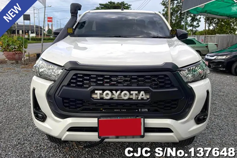Toyota Hilux in White for Sale Image 2