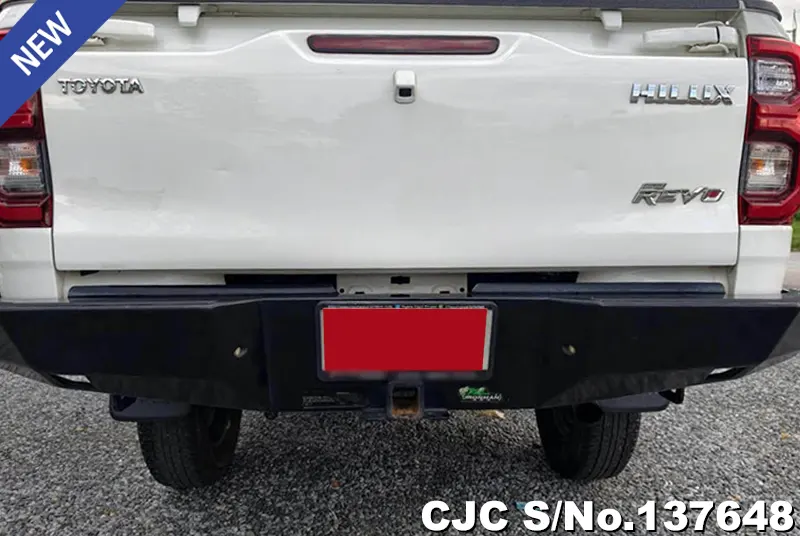 Toyota Hilux in White for Sale Image 3