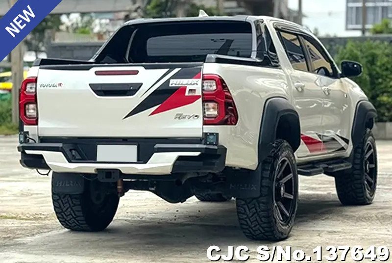 Toyota Hilux in White for Sale Image 2